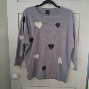 Aaeda Cozy Gray Pullover Sweater with Felted Heart Appliques Plus Size 1X